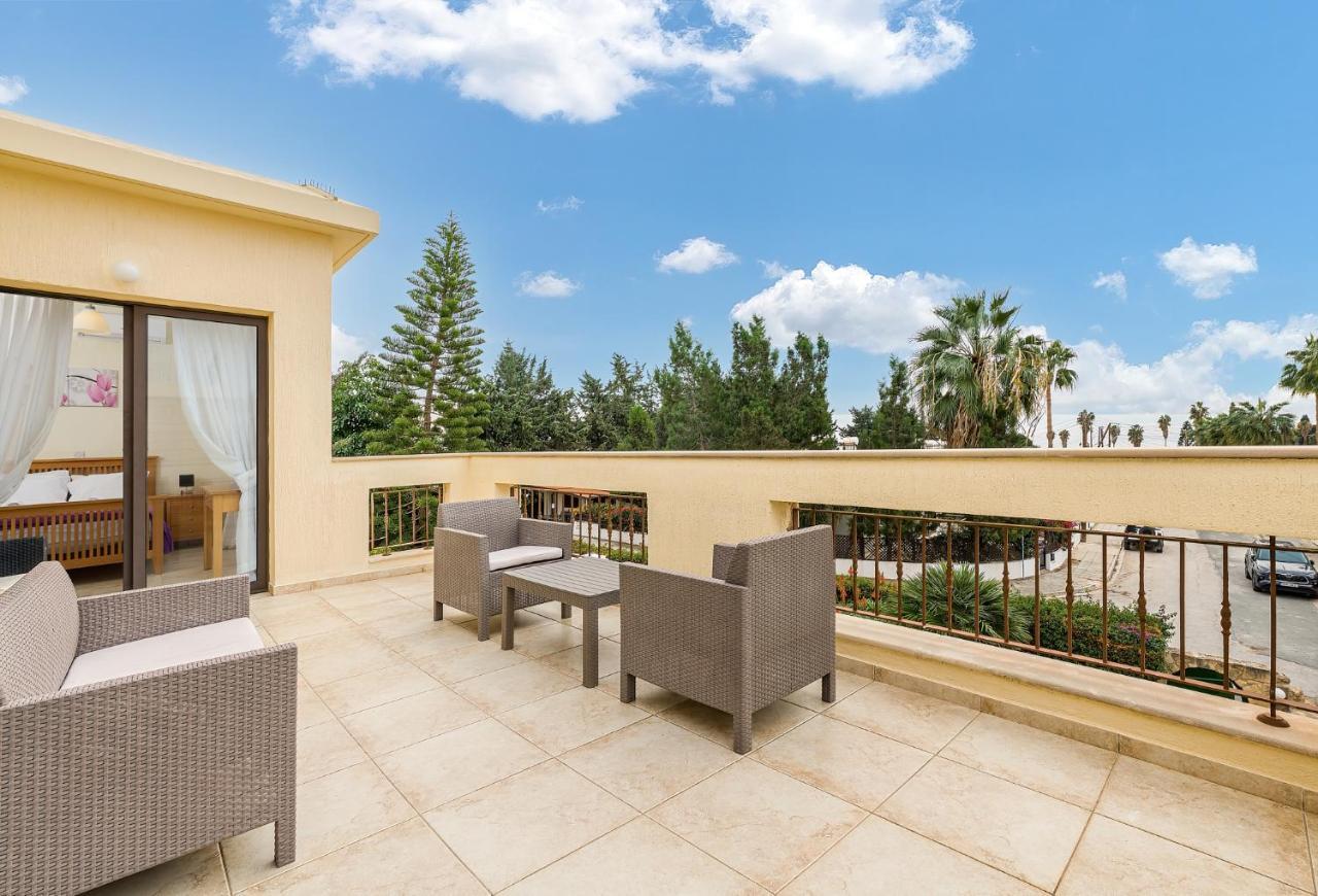 Villa Camelot By Ezoria Villas Coral Bay Exterior foto