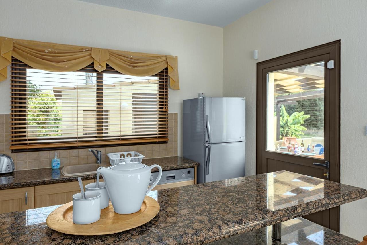 Villa Camelot By Ezoria Villas Coral Bay Exterior foto